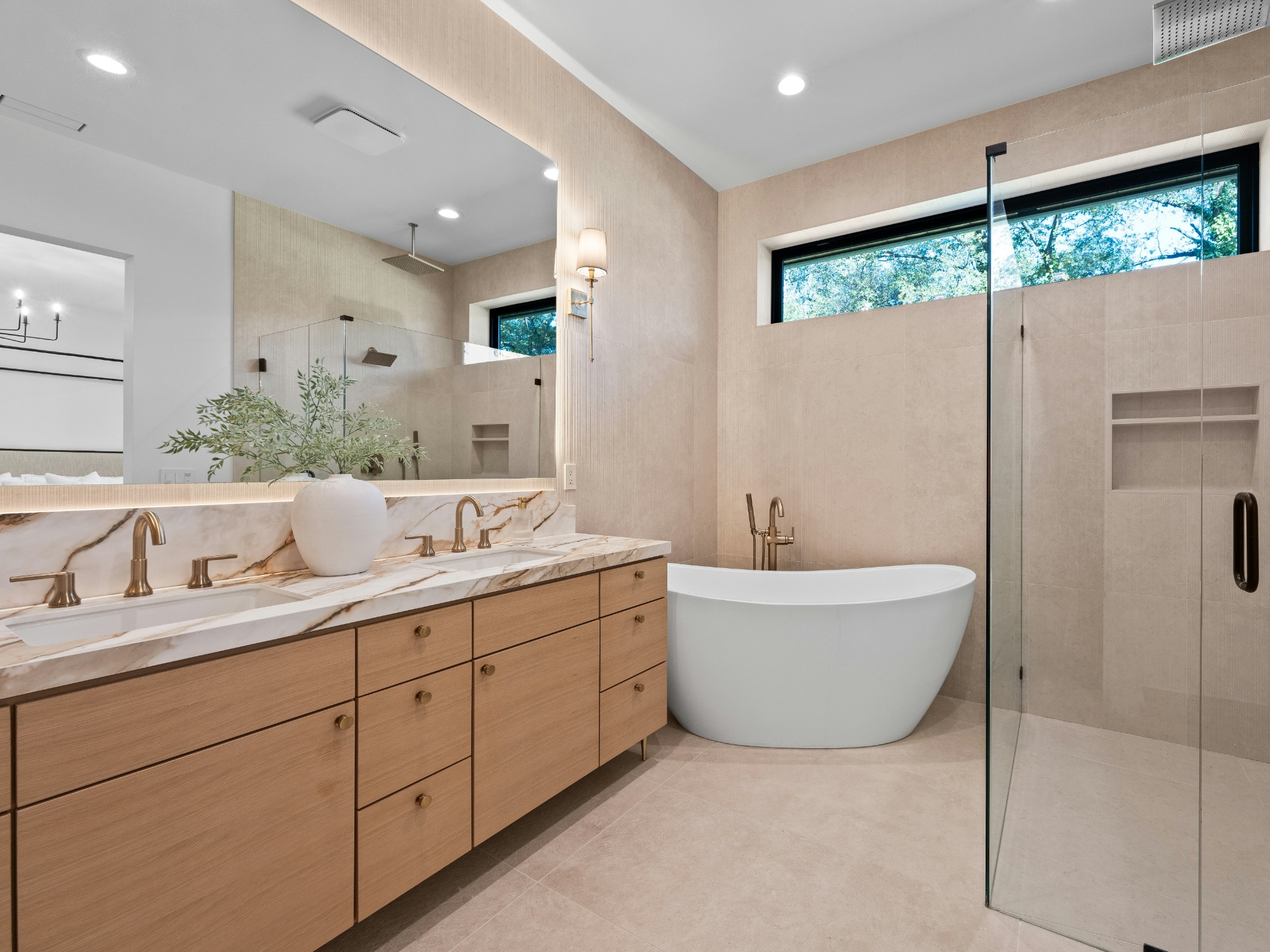 The all-white bathroom is over: How to get the warm, natural look