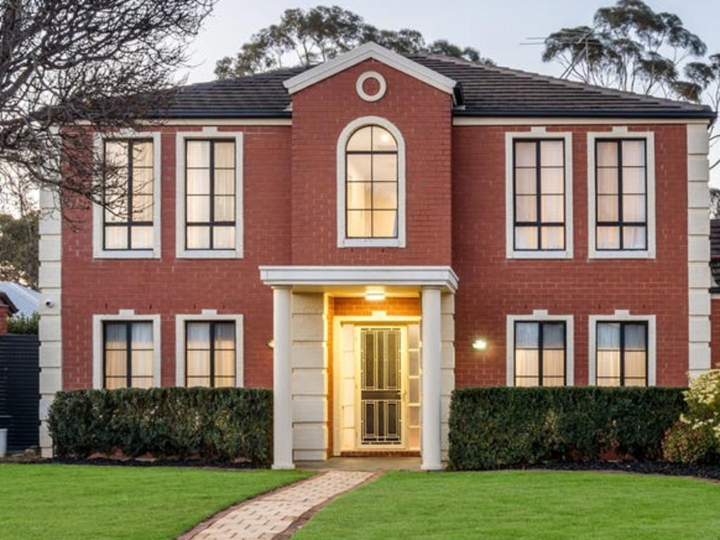 Househunters slowly returning to Adelaide auctions