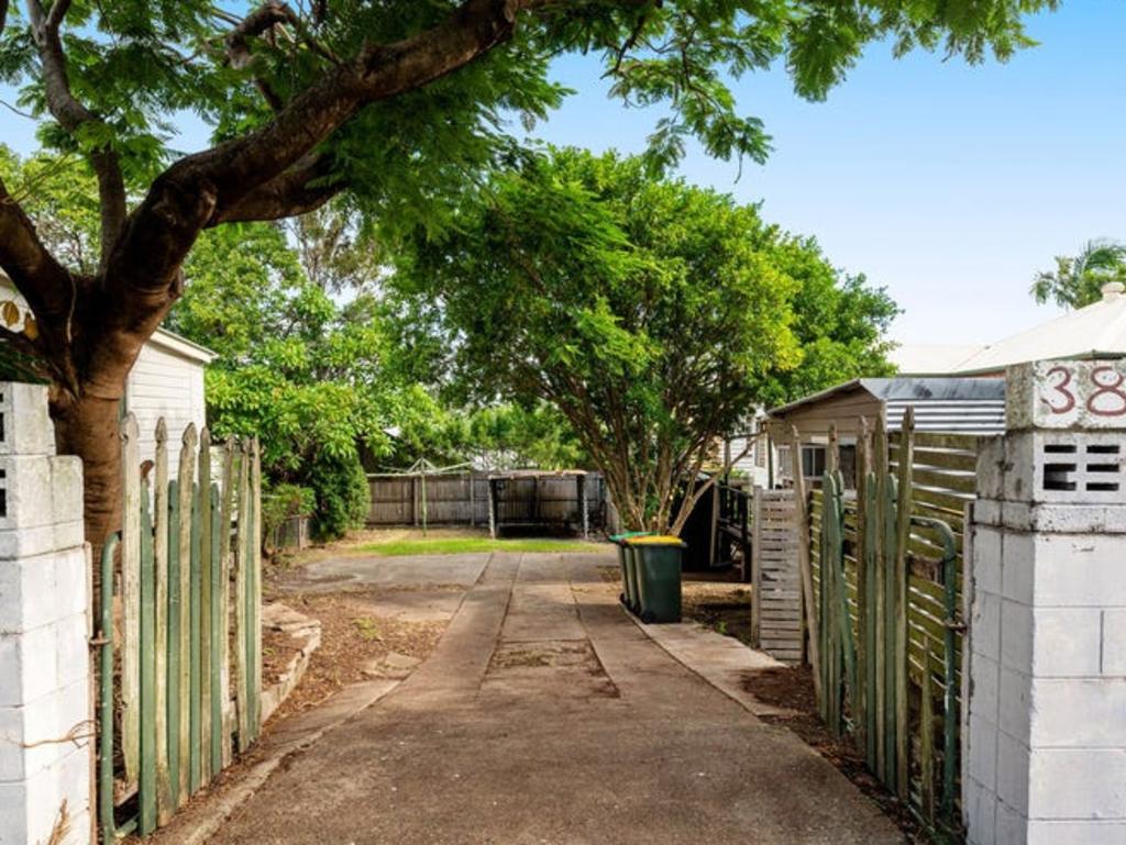 Driveway auction to health check appetite for smaller inner-city Brisbane home blocks - realestate.au