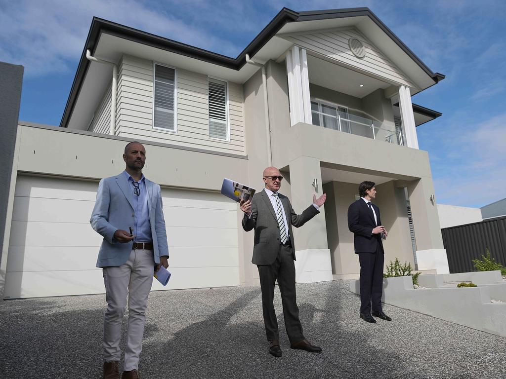 How to navigate the weak property market and secure a better deal