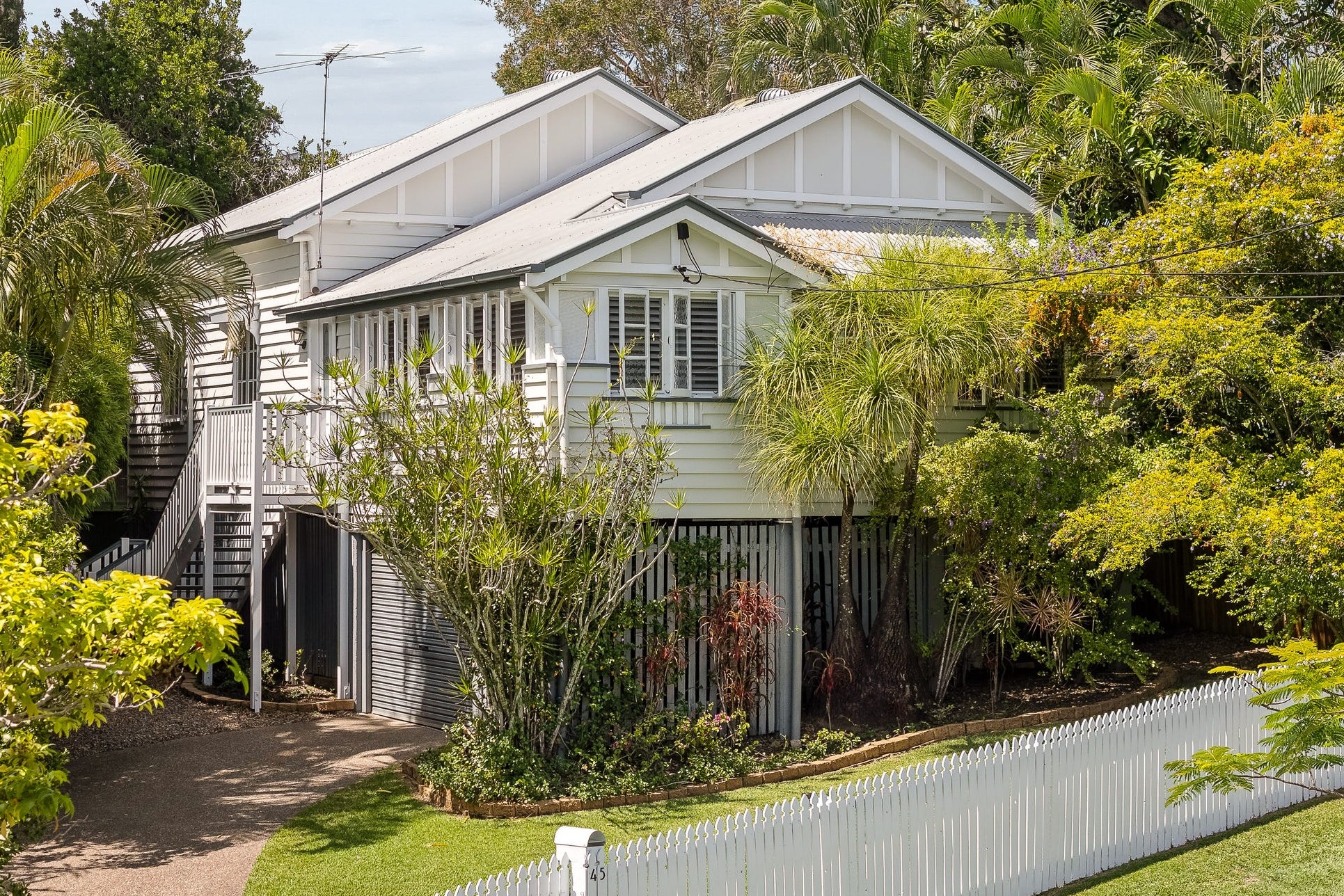 Buyer snaps up $1.67m house sight-unseen from 1,700km away