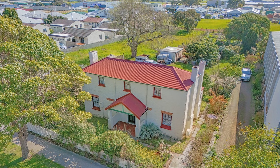 150-year-old heritage cottage hits market in booming Great Southern city