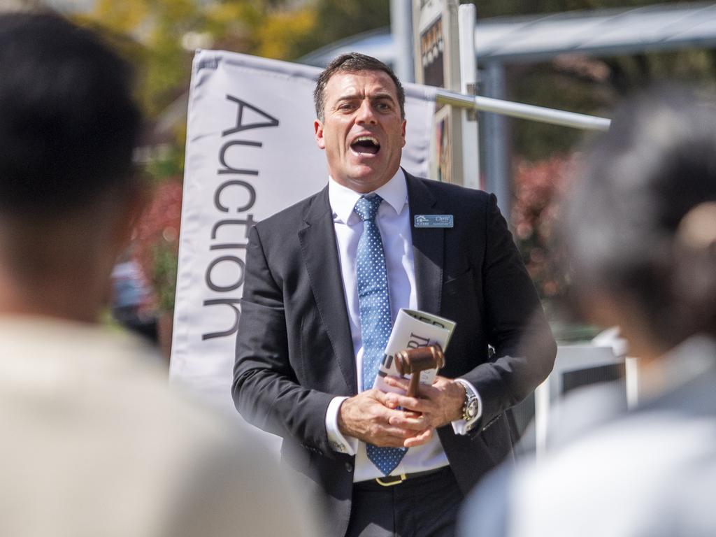Sydney auctions: Top homes beat reserve in tough market