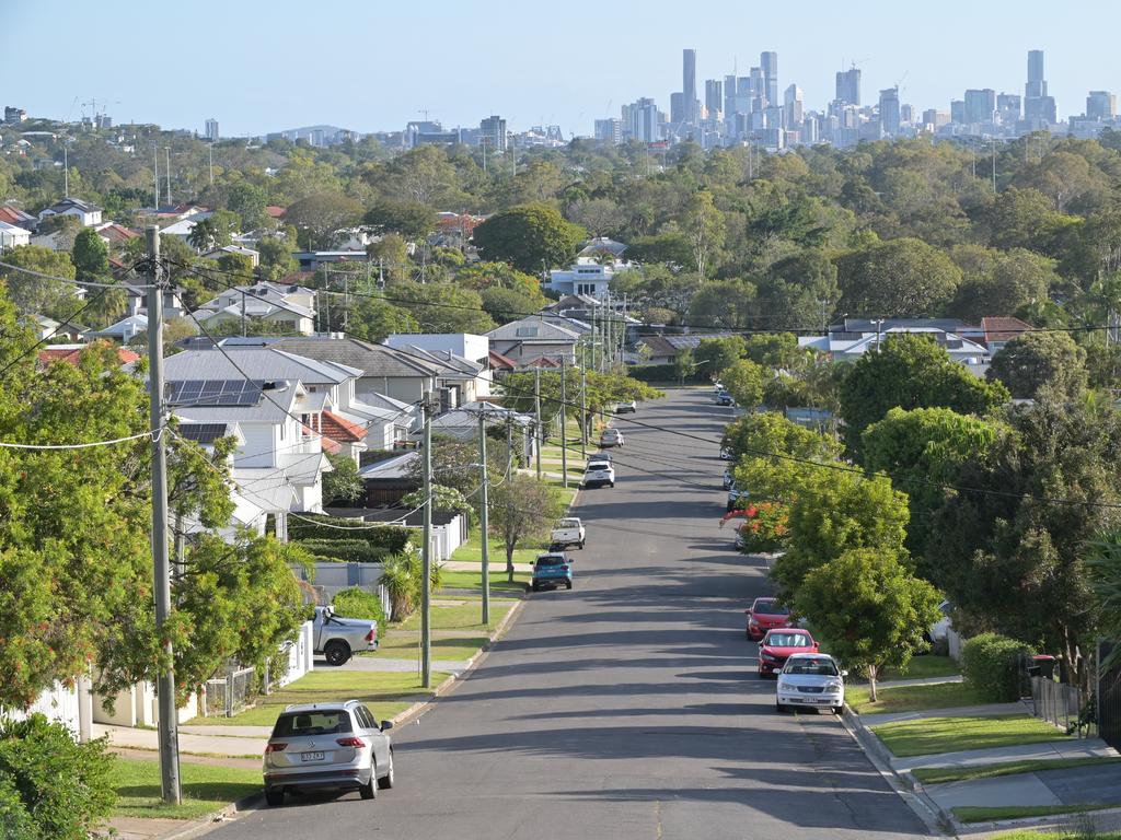 Queensland sellers forced to slash prices by six figures as market hits reverse