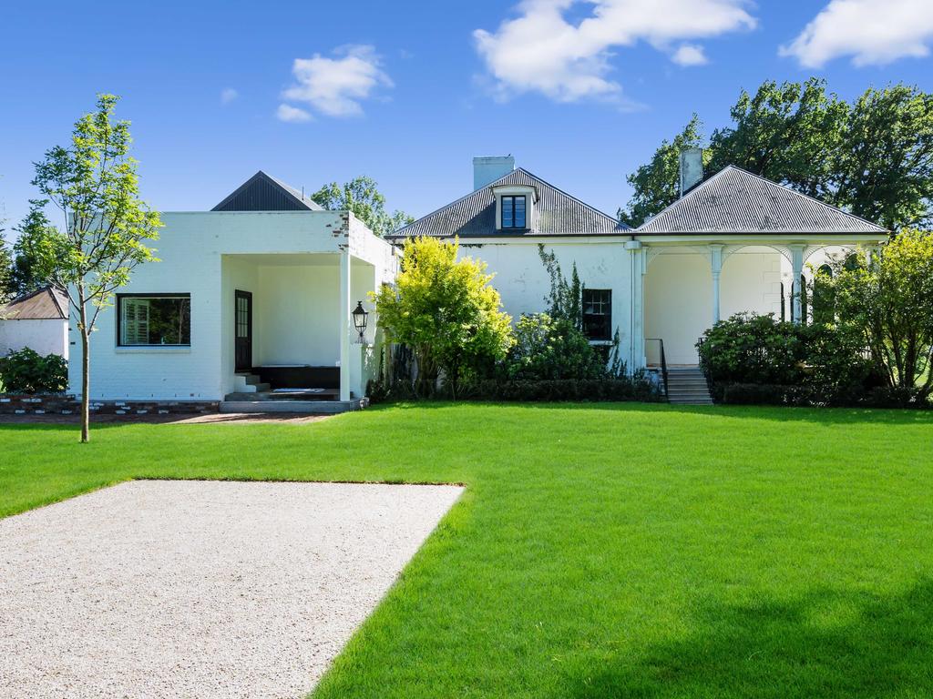 Secrecy shrouds sale of historic Tas estate fit for a knight