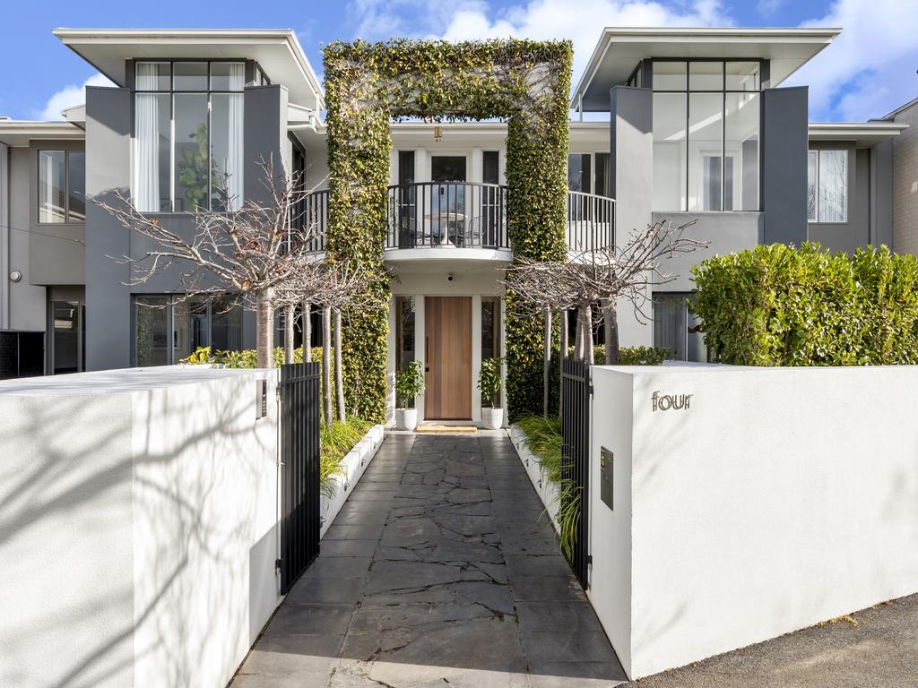 Custom-built Geelong home hits market with 400-bottle wine room