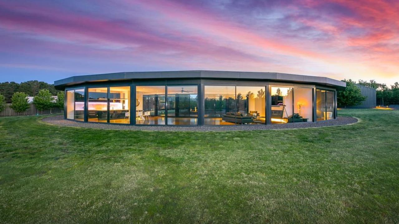 Curved Gisborne 'Glass House' wows with 180-degree views