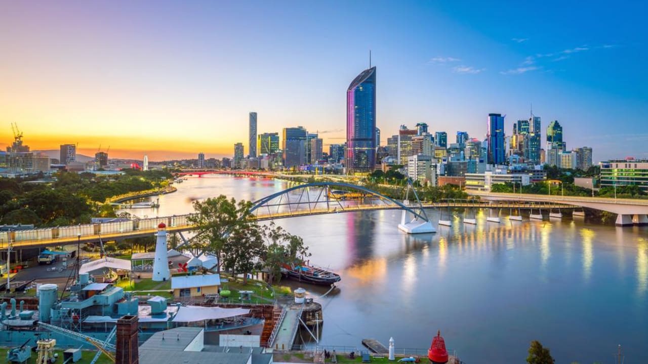 Brisbane city skyline and Brisbane river at twilight